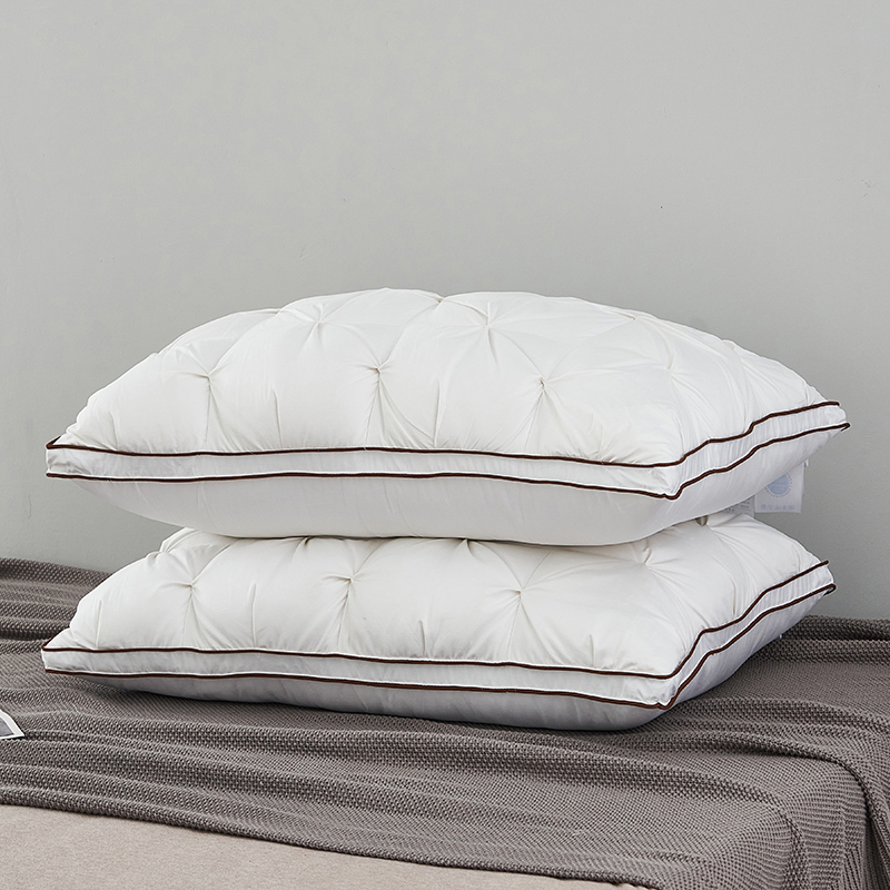 Kissen mit Gänsedaunenfüllung und gedrehter Technologie Kissen mit Gänsedaunenfüllung und gedrehter Technologie
