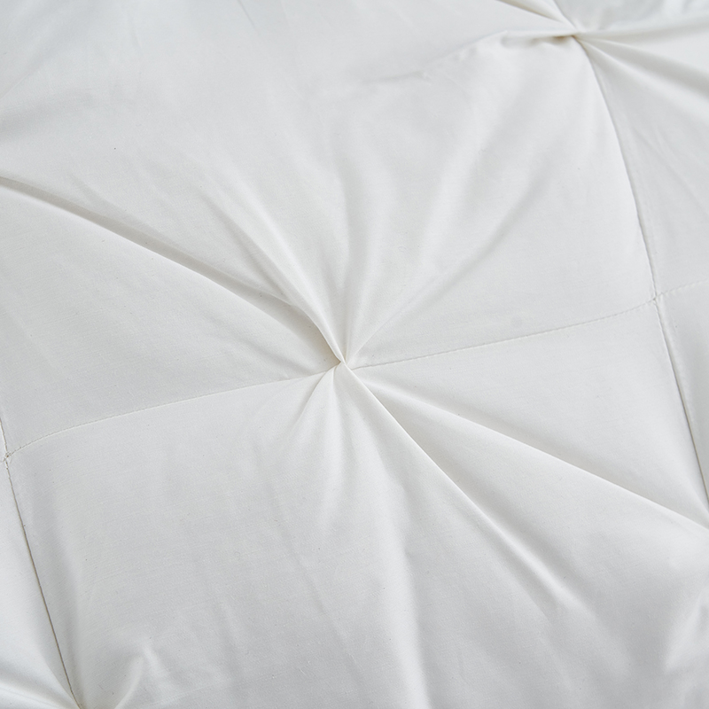 Kissen mit Gänsedaunenfüllung und gedrehter Technologie Kissen mit Gänsedaunenfüllung und gedrehter Technologie