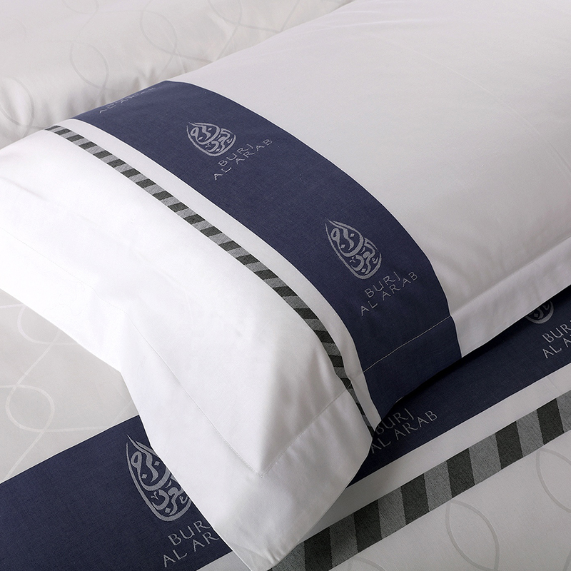 Garngefärbtes, individuelles Logo-Bettwäscheset aus 100 % Baumwolle Garngefärbtes, individuelles Logo-Bettwäscheset aus 100 % Baumwolle