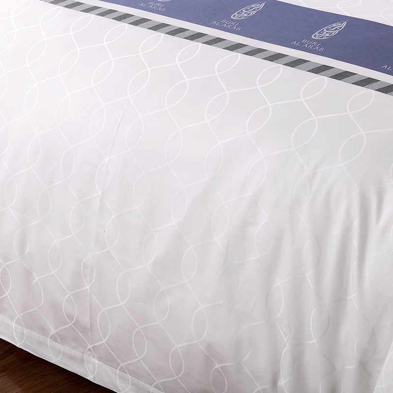 Garngefärbtes, individuelles Logo-Bettwäscheset aus 100 % Baumwolle Garngefärbtes, individuelles Logo-Bettwäscheset aus 100 % Baumwolle