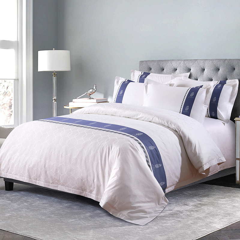 Garngefärbtes, individuelles Logo-Bettwäscheset aus 100 % Baumwolle Garngefärbtes, individuelles Logo-Bettwäscheset aus 100 % Baumwolle